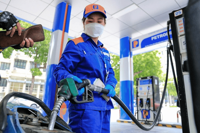 Nhiều chính sách thuế mới có hiệu lực từ 01/07/2025 4 Xăng dầu chính thức được hưởng ưu đãi thuế GTGT