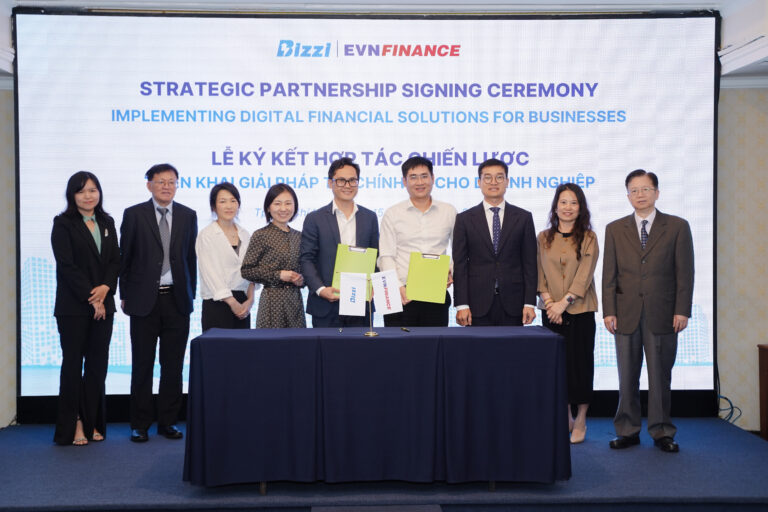 Lễ ký kết hợp tác chiến lược giữa EVNFinance và Bizzi Vietnam triển khai giải pháp tài chính số cho doanh nghiệp