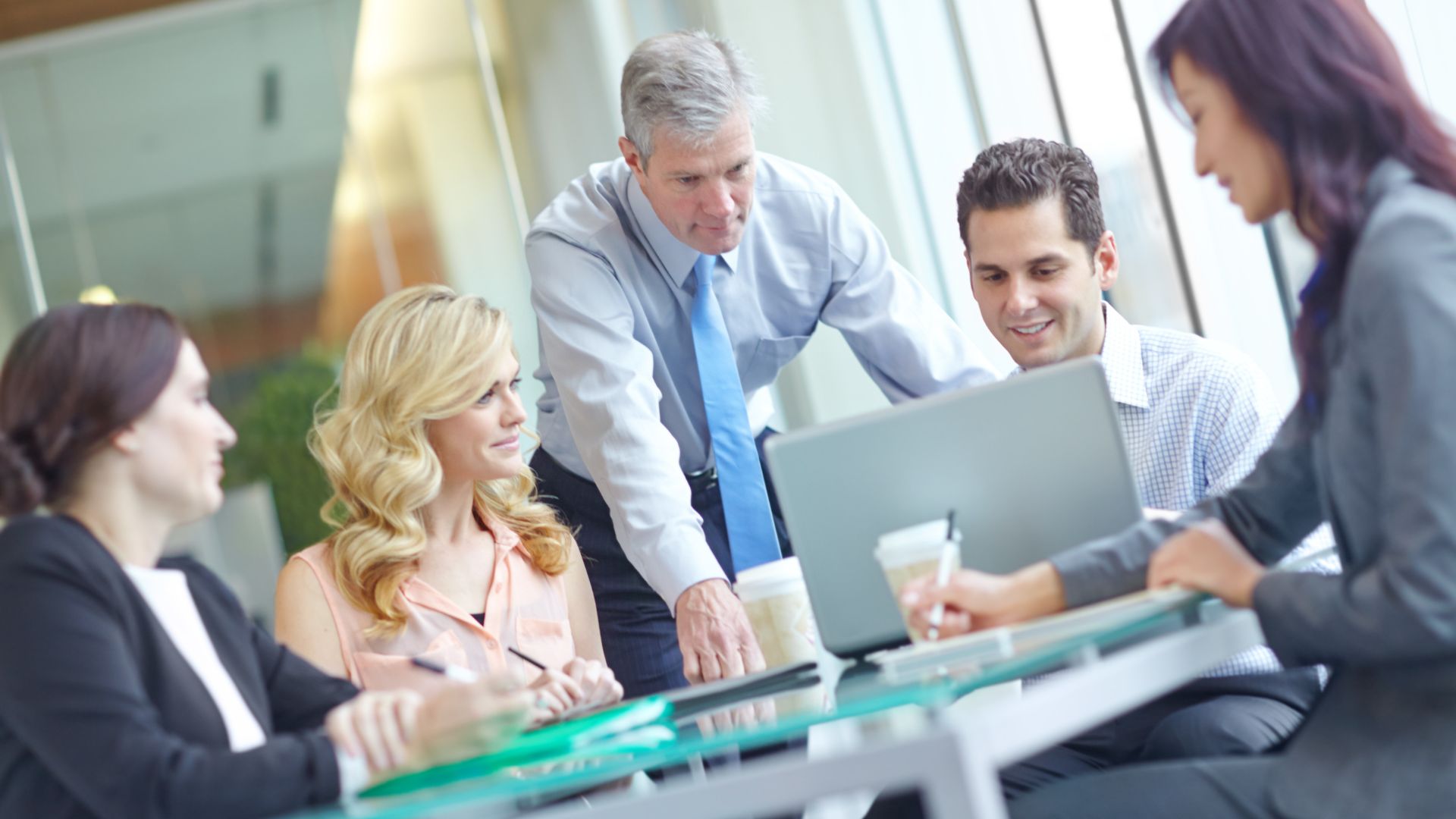 What is a currency exchange report?